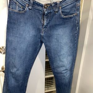 Volcom solver modern straight leg 34x32 jeans. Great condition!